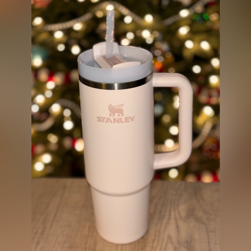 Stanley 30 oz. Quencher Tumbler.
